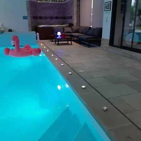 La Maison De Solange “ Charme, Piscine Et Spa “ *