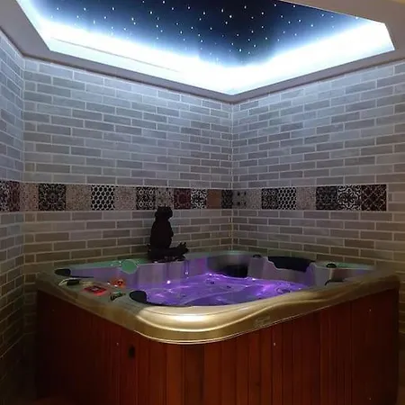 La Maison De Solange “ Charme, Piscine Et Spa “ *